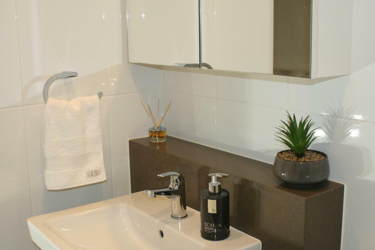 Governor Luxe 1 Bedroom Apartment In The Heart Of Barton Wifi Gym Wine Secure Parking Canberra Kingston Екстер'єр фото